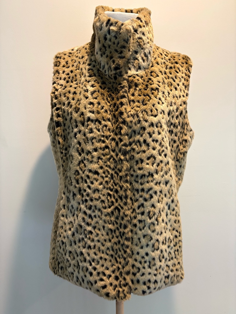 Kristen Blake faux fur leopard print vest women’s large